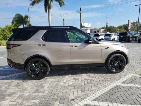 New 2025 Land Rover Discovery Metropolitan Edition image 6