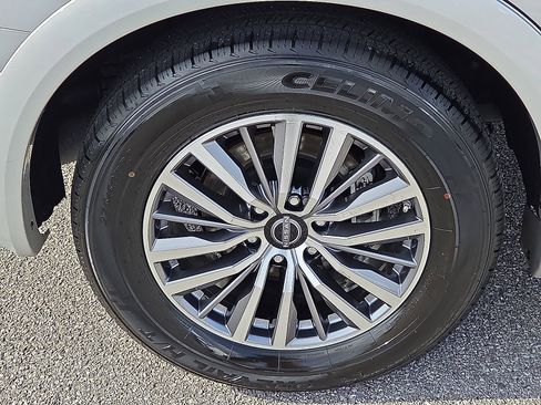 Used 2024 Nissan Armada SL image 7