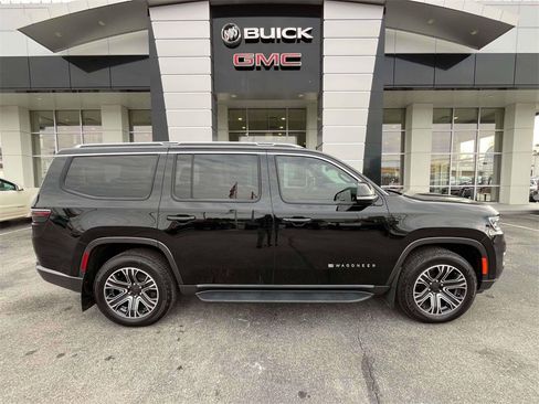 Used 2022 Jeep Wagoneer Series III w/ Flexible Seating Group image 2