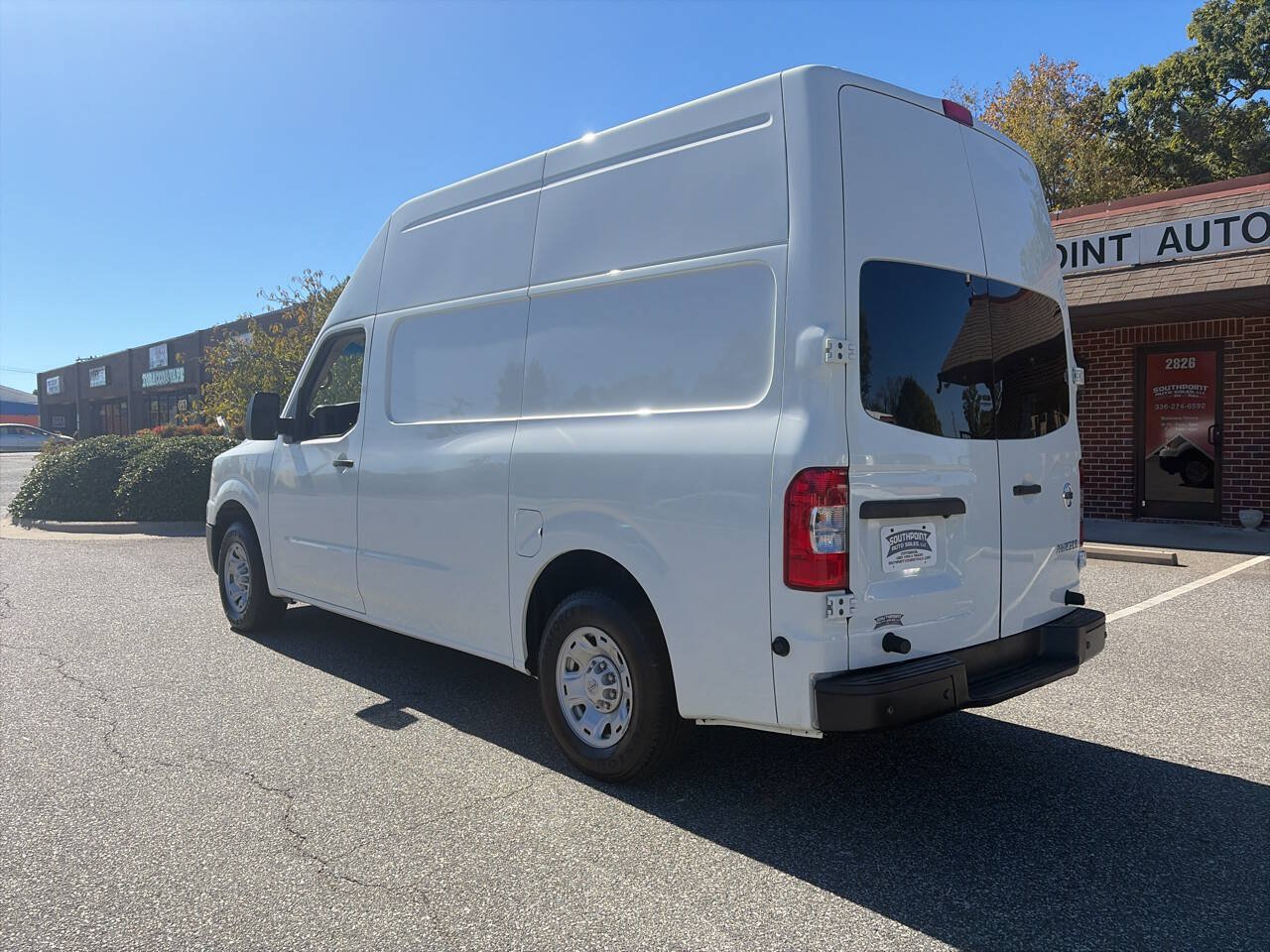 Used 2020 Nissan NV 2500 SV w/ Back Door Glass Package RWD image 4