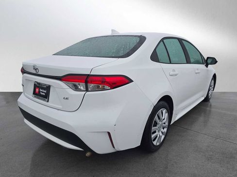 Used 2022 Toyota Corolla LE FWD image 3
