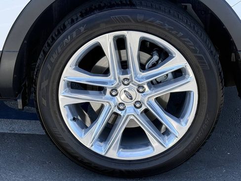 Used 2017 Ford Explorer XLT w/ Equipment Group 202A FWD image 14