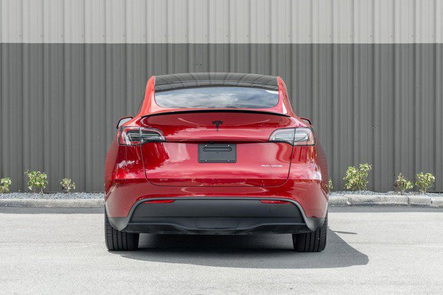 Used 2024 Tesla Model Y Long Range AWD/4WD image 3