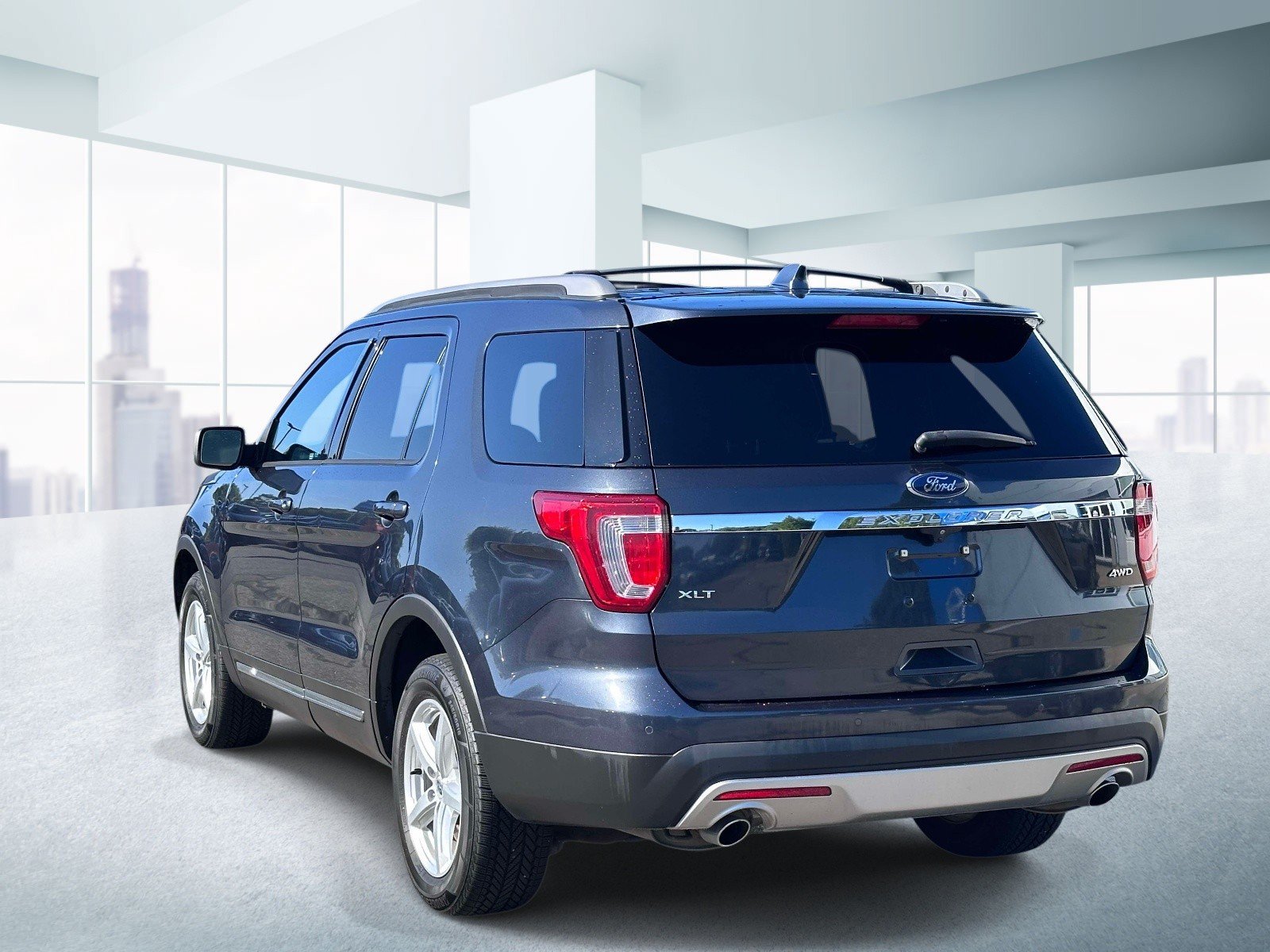 Used 2017 Ford Explorer XLT AWD/4WD image 3
