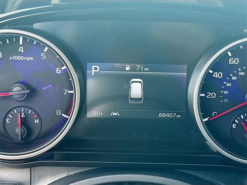 Used 2024 Kia Carnival EX image 13