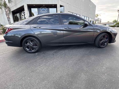 Used 2022 Hyundai Elantra SEL image 11