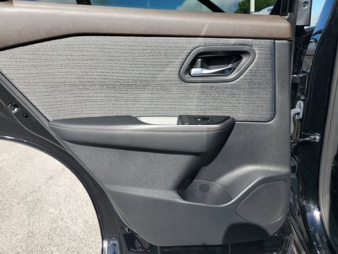 Used 2022 Nissan Rogue SV image 27