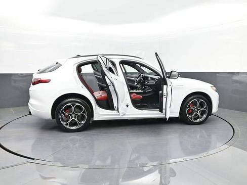 Used 2022 Alfa Romeo Stelvio Veloce image 60