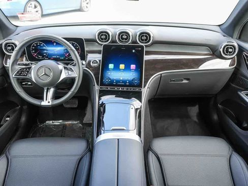 Used 2026 Mercedes-Benz GLC 300 image 12