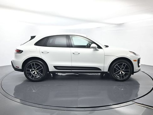 Certified 2025 Porsche Macan AWD/4WD image 16
