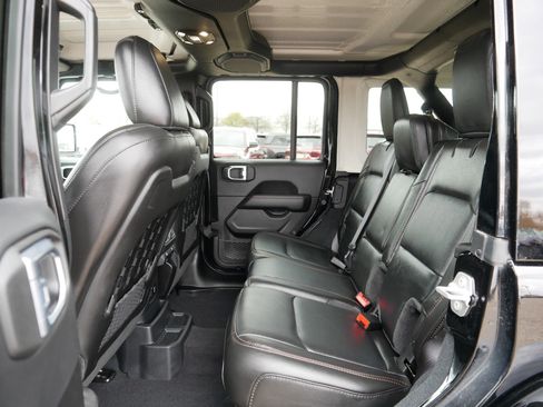 Used 2022 Jeep Wrangler Unlimited Rubicon w/ Trailer Tow Package AWD/4WD image 35