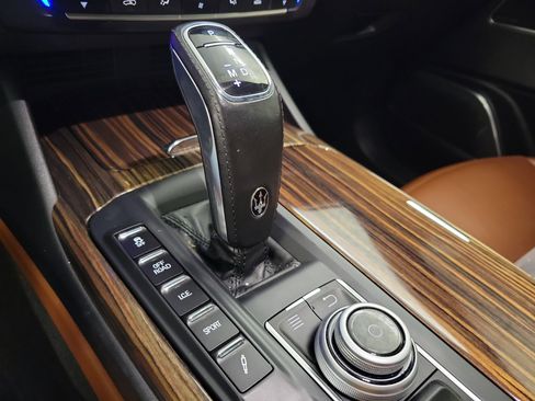 Used 2019 Maserati Levante GranLusso image 18