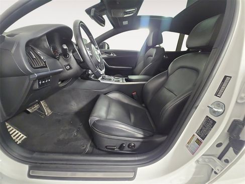 Used 2020 Kia Stinger GT1 image 9