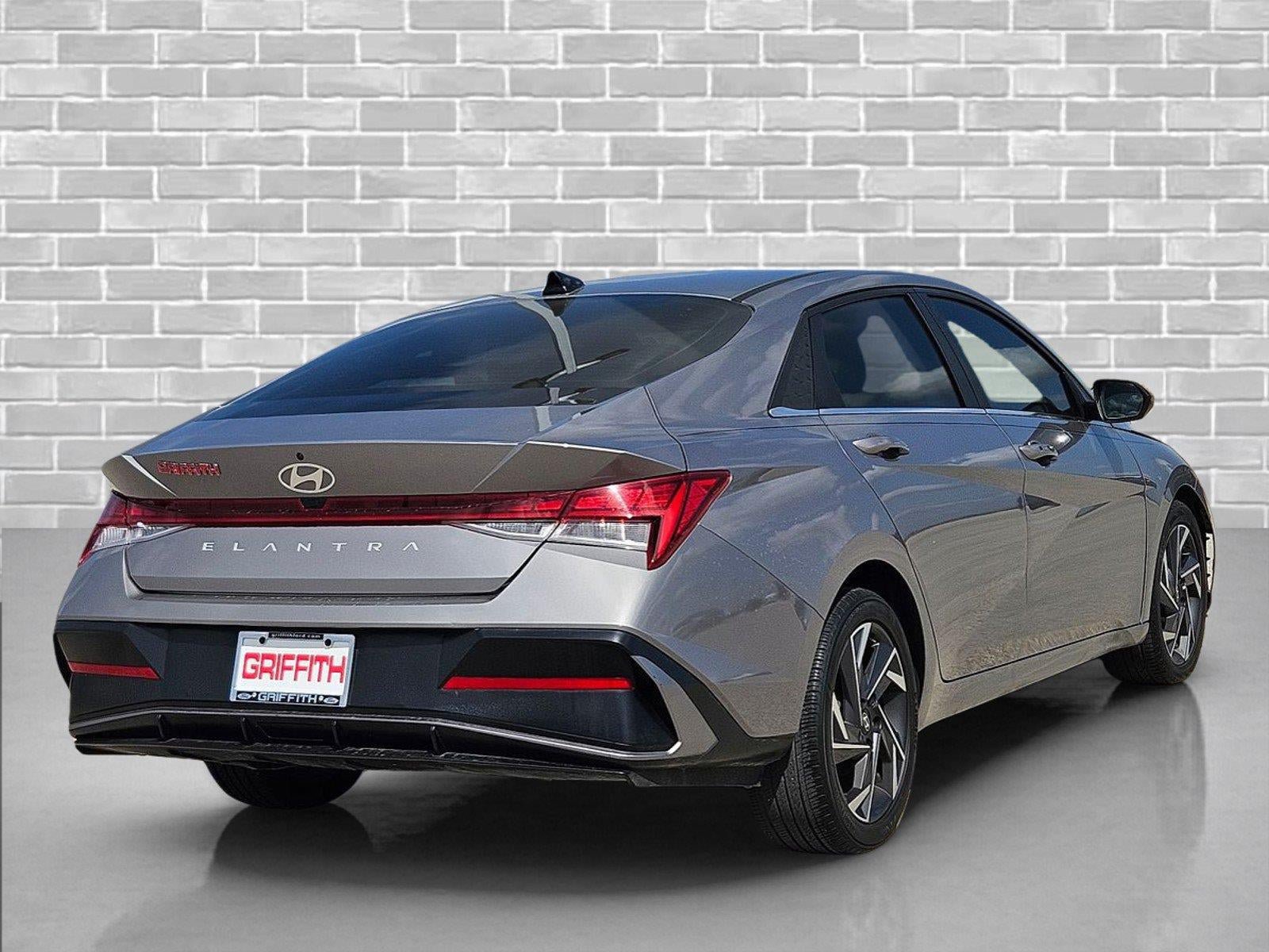 Used 2024 Hyundai Elantra SEL w/ Convenience Package FWD image 5