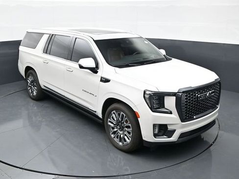 Used 2023 GMC Yukon XL Denali Ultimate image 32