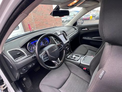 Used 2019 Chrysler 300 Touring w/ Sport Appearance Package image 12