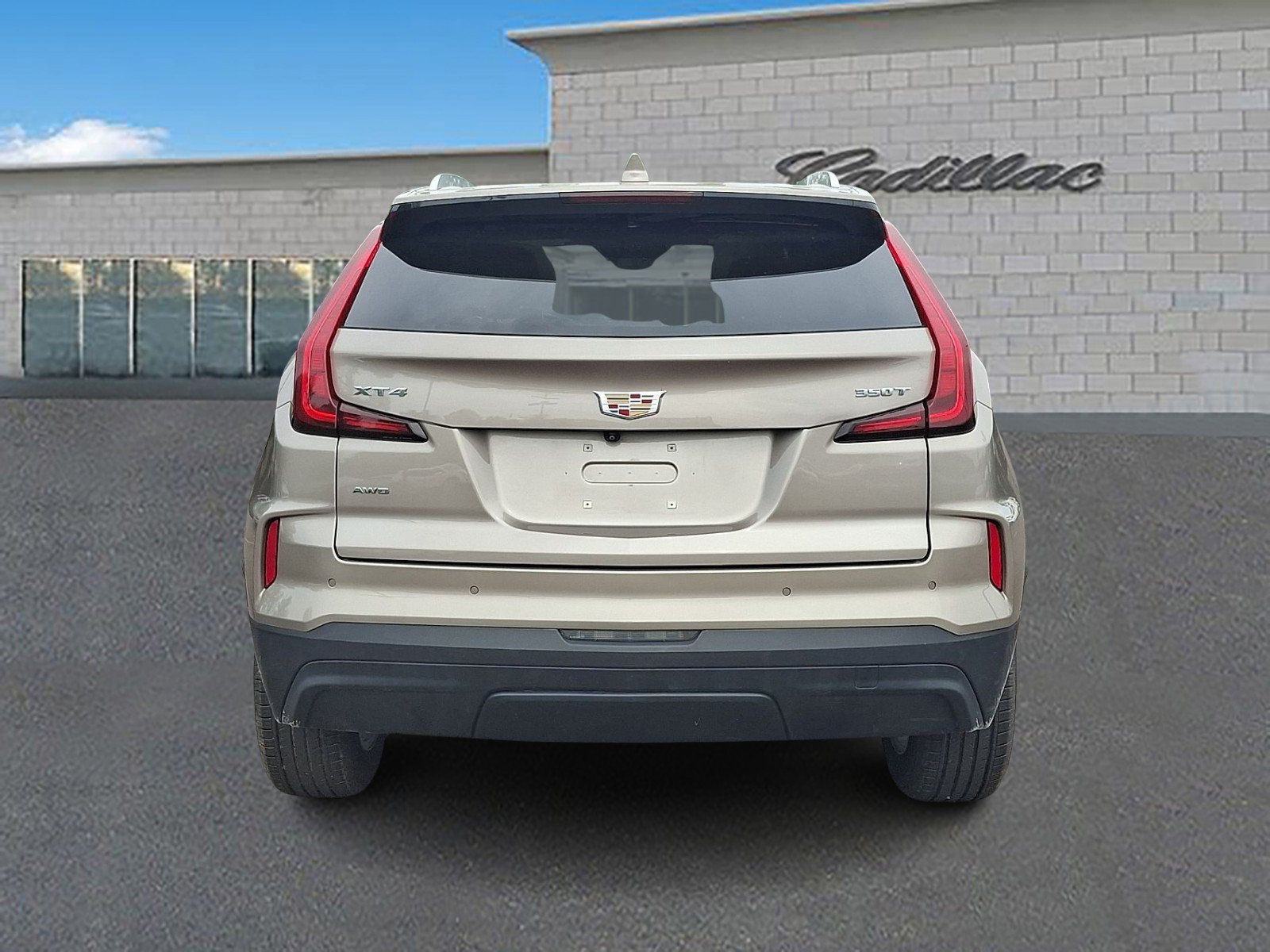 Certified 2024 Cadillac XT4 Luxury w/ Cold Weather Package AWD/4WD image 5