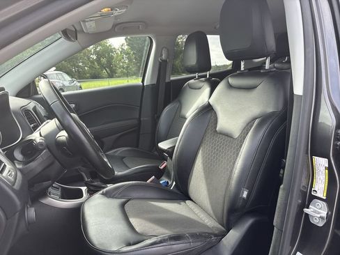 Used 2018 Jeep Compass Latitude w/ Popular Equipment Group FWD image 17