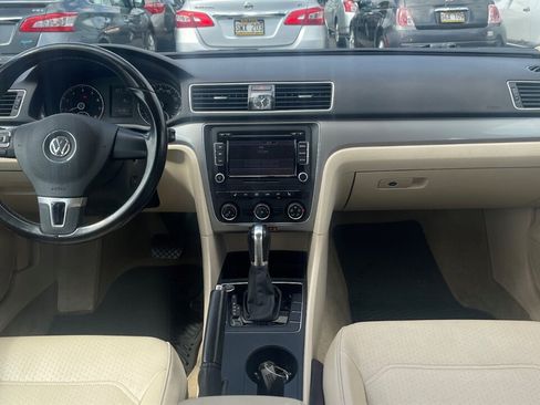 Used 2015 Volkswagen Passat 1.8T Limited Edition FWD image 9