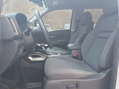 Used 2022 Nissan Frontier SV w/ Technology Package image 2