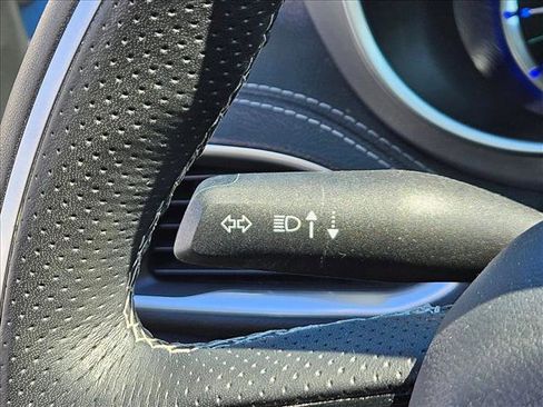 Used 2021 Chrysler Pacifica Limited w/ Uconnect Theater Family Group image 16