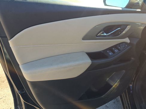 Used 2022 Chevrolet Traverse LS image 10