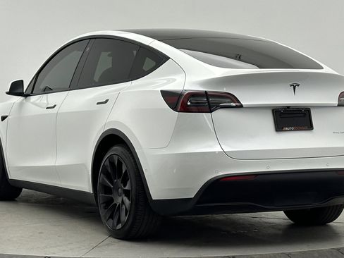 Used 2021 Tesla Model Y Long Range image 5