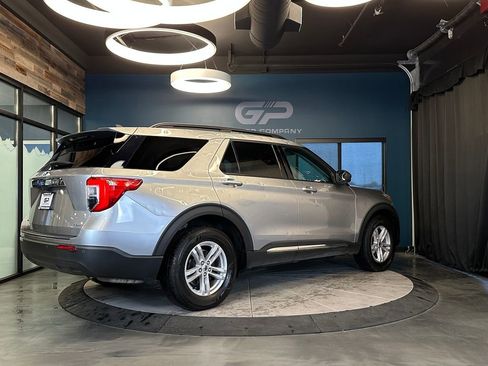 Used 2021 Ford Explorer XLT AWD/4WD image 3
