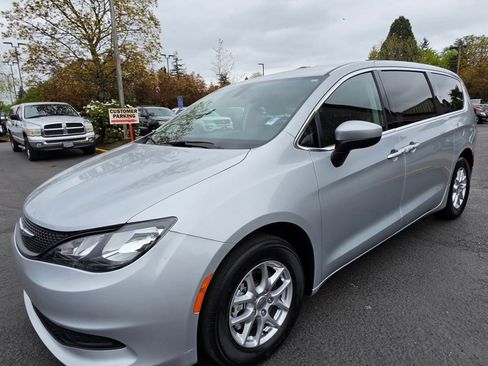 Used 2022 Chrysler Voyager LX FWD image 1