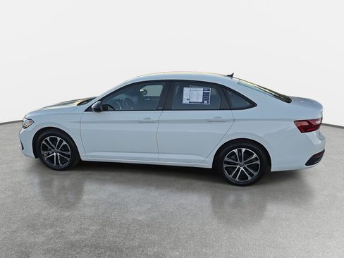 Used 2024 Volkswagen Jetta Sport image 8