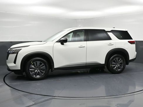 New 2026 Nissan Pathfinder S image 2
