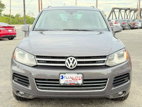 Used 2012 Volkswagen Touareg VR6 AWD/4WD image 10