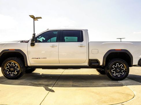 Used 2026 GMC Sierra 2500 AT4X AWD/4WD image 9