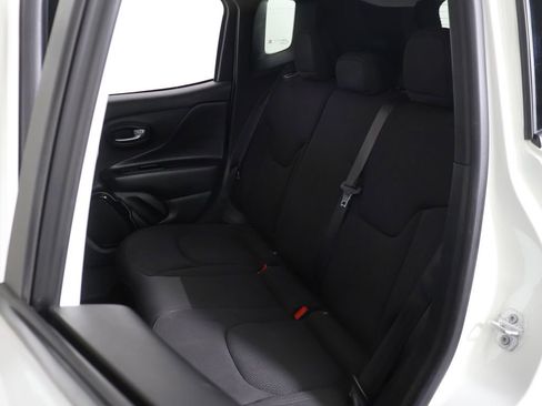 Used 2018 Jeep Renegade Altitude FWD image 26