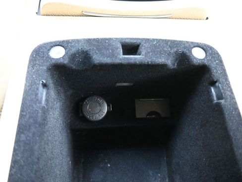 Used 2011 Hyundai Genesis 4.6 image 26