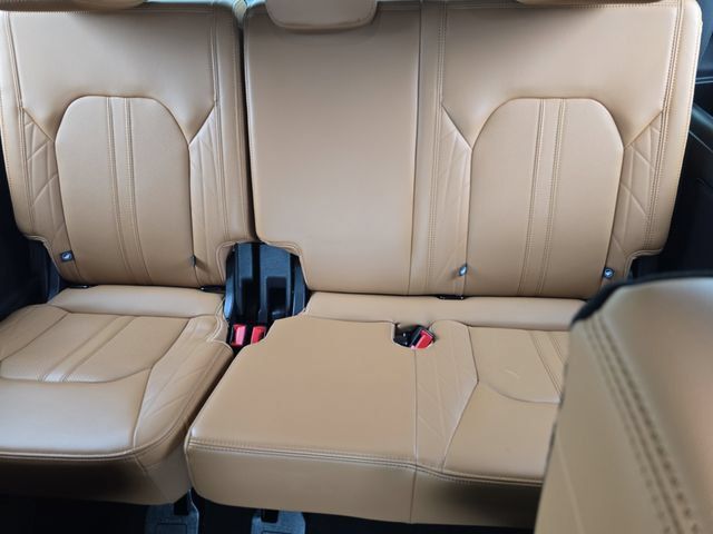 Used 2024 Ford Expedition Platinum AWD/4WD image 15