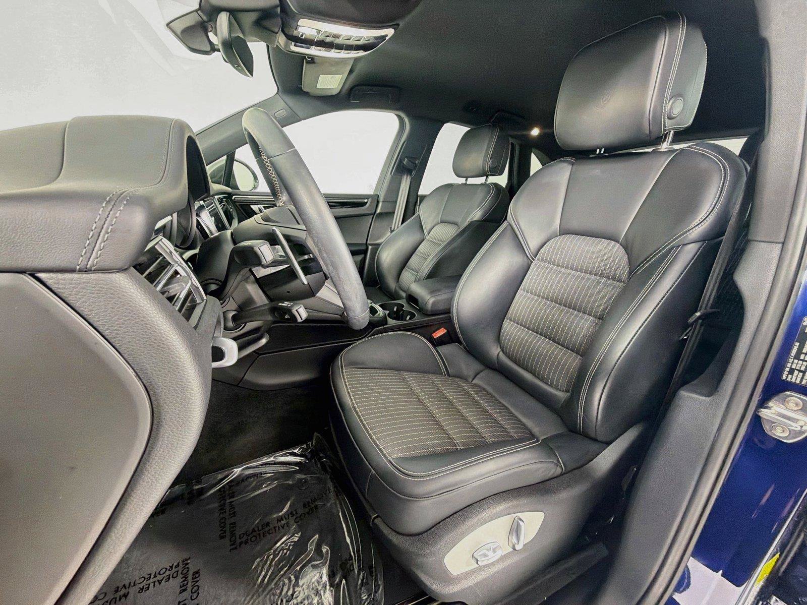 Certified 2024 Porsche Macan AWD/4WD image 5