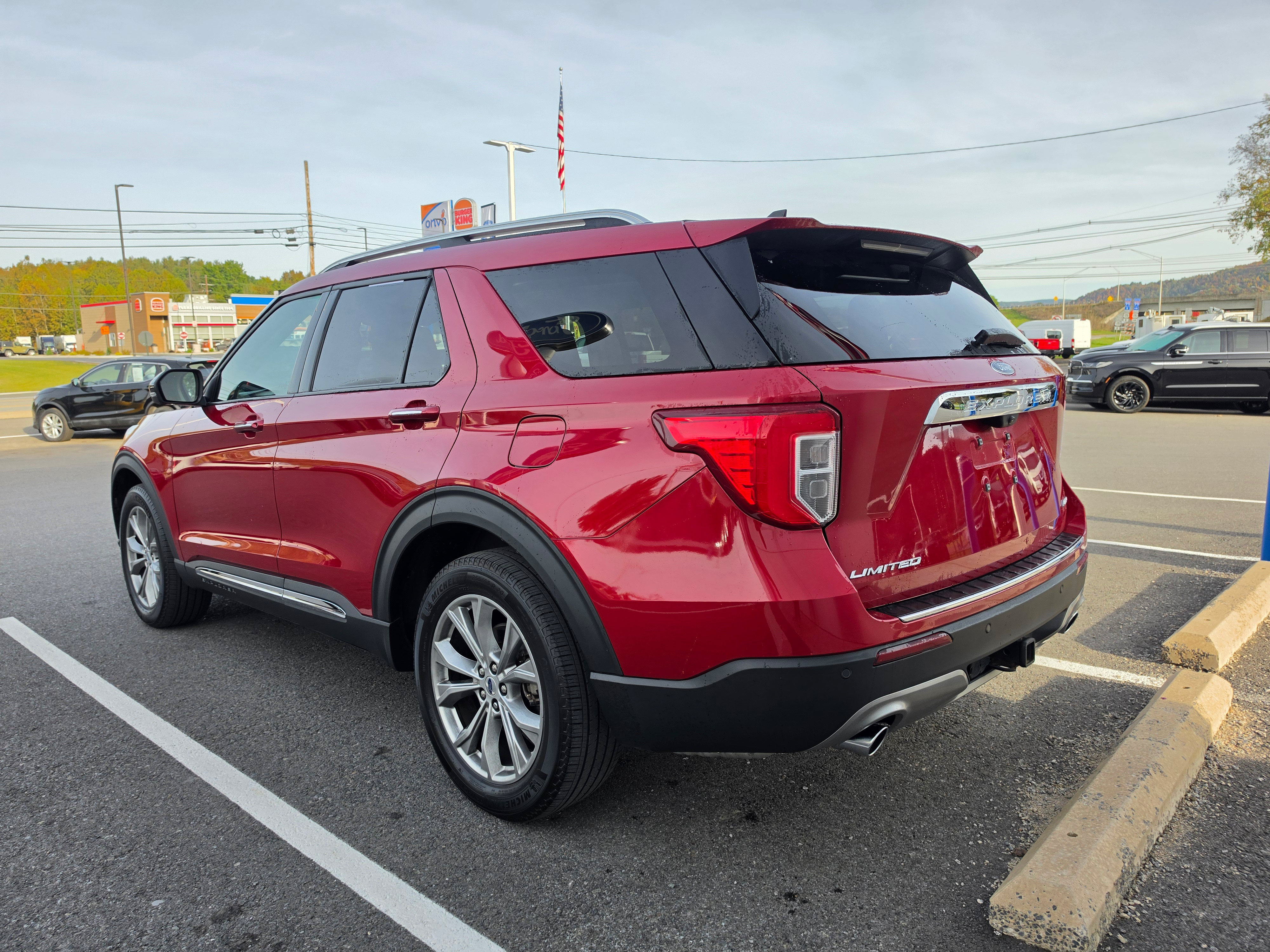 Used 2023 Ford Explorer Limited w/ Limited Technology Package AWD/4WD image 6