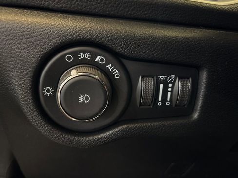 New 2026 Chrysler Pacifica Select w/ S Appearance Package FWD image 21