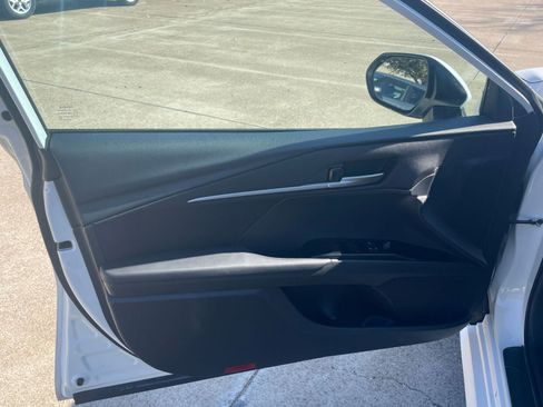 Used 2025 Toyota Camry LE image 18