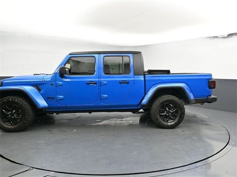 Used 2023 Jeep Gladiator Sport image 9