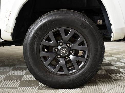 Used 2021 Toyota Tacoma SR5 image 20