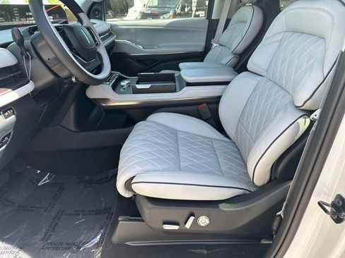 New 2026 Lincoln Navigator L Black Label image 10