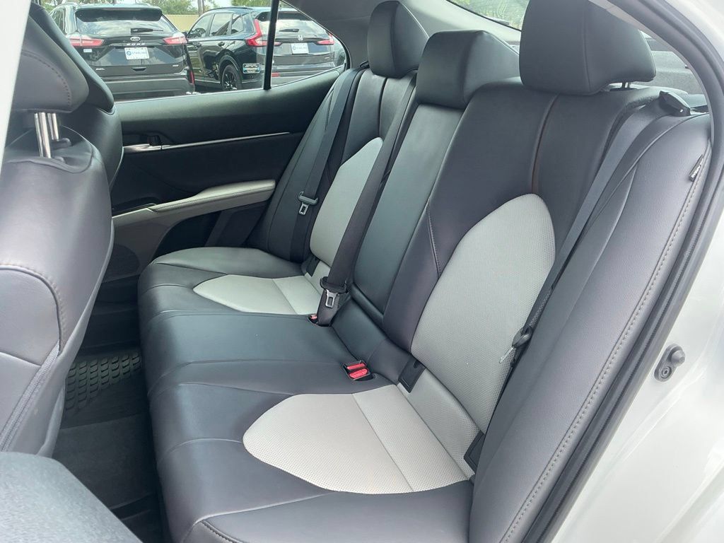 Used 2020 Toyota Camry XLE FWD image 27