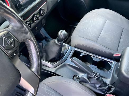 Used 2016 Toyota Tacoma SR AWD/4WD image 16