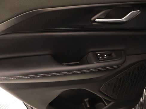 Used 2025 Jeep Grand Cherokee Altitude RWD image 17