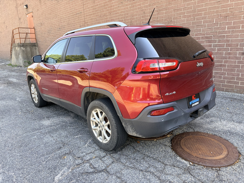 Used 2017 Jeep Cherokee Latitude w/ Safety/Convenience Group AWD/4WD image 3