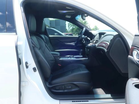 Used 2019 INFINITI Q70 Luxe w/ Sport Package RWD image 27