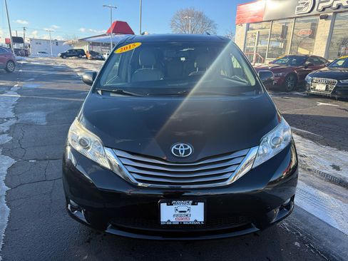Used 2015 Toyota Sienna XLE 8-Passenger V6 image 2