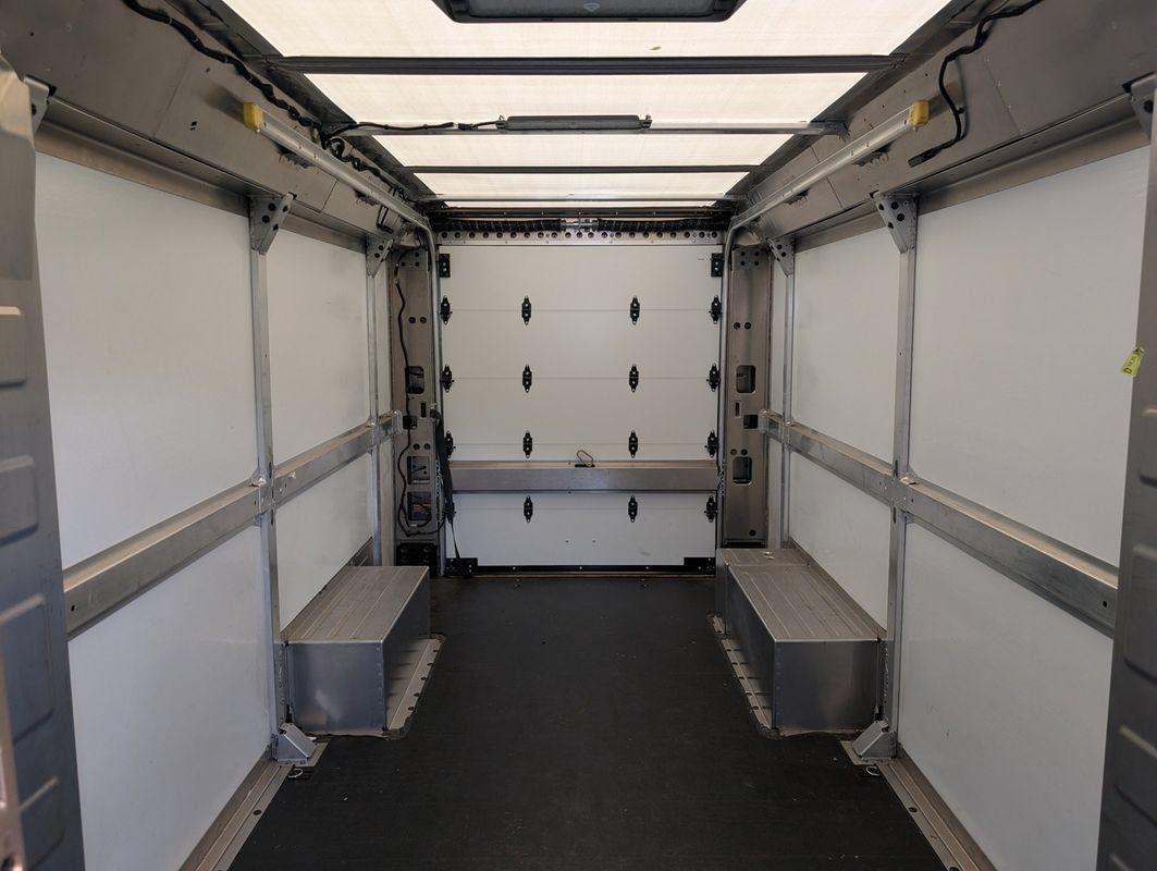 Used 2024 Chevrolet Brightdrop 600 w/ Commercial Equipment Package AWD/4WD image 30